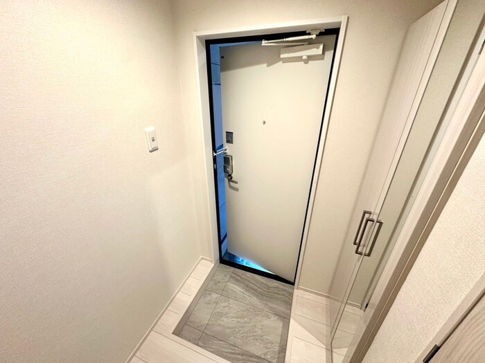 物件内観写真12　(玄関)