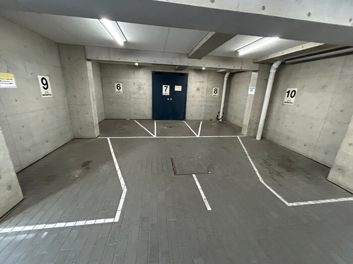 物件外観写真3　(駐車場)