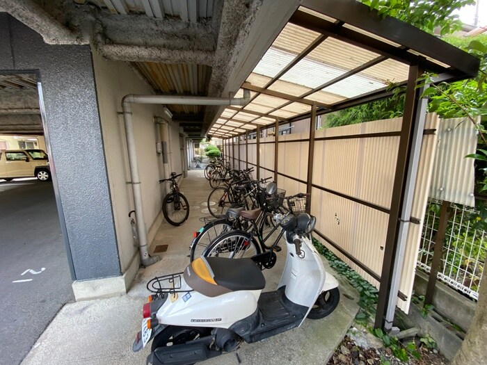 物件外観写真3　(駐輪場)