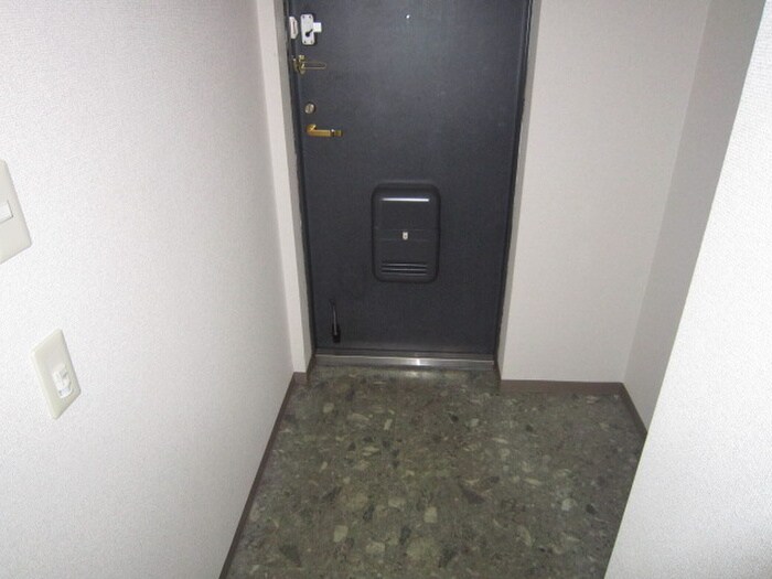 物件内観写真16　(玄関)