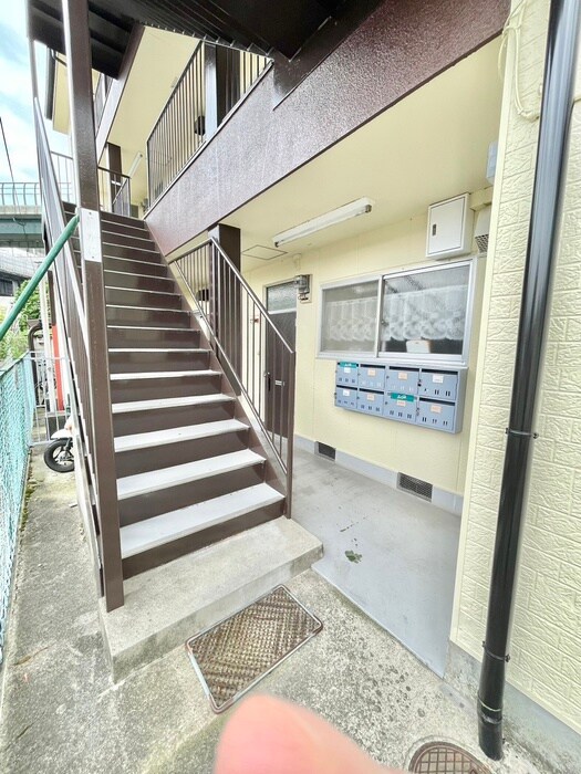 物件外観写真5　(エントランス部分)