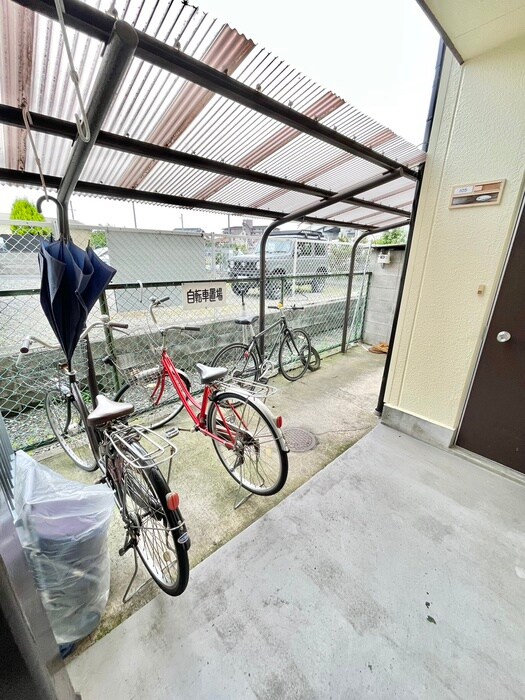 物件外観写真6　(駐輪場)