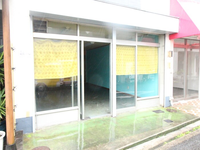 物件内観写真10　(玄関)