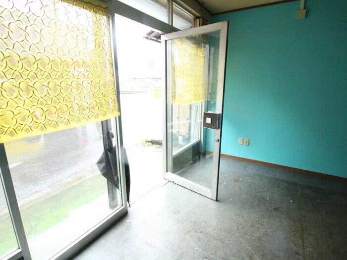 物件内観写真15　(玄関)