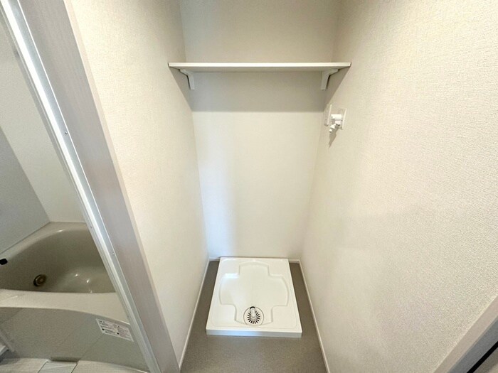 物件内観写真10　(洗濯機置場)