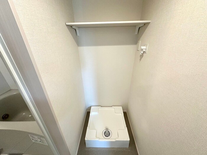 物件内観写真10　(洗濯機置場)