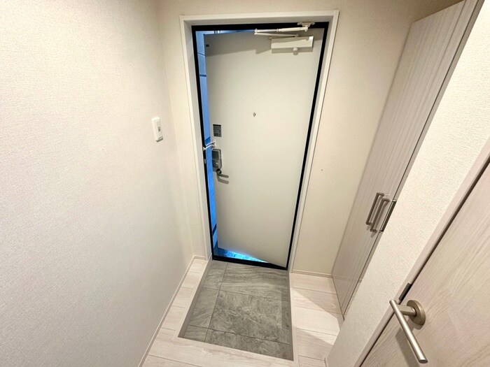 物件内観写真12　(玄関)