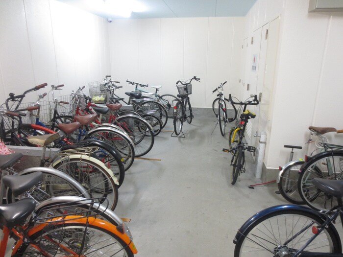 物件外観写真5　(駐輪場)