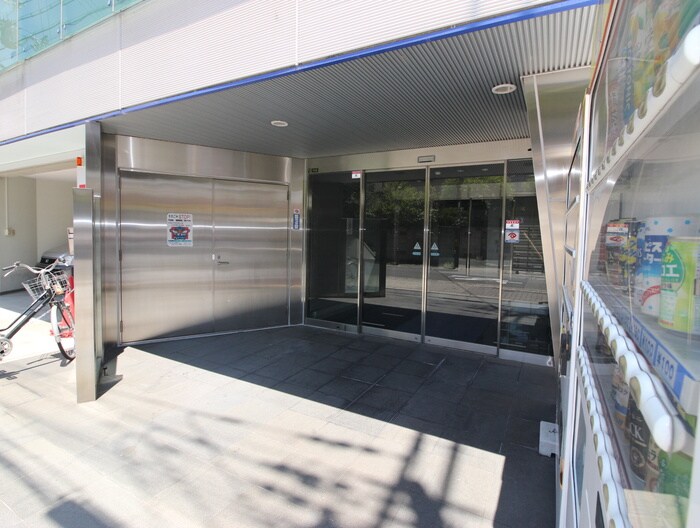 物件外観写真6　(エントランス部分)