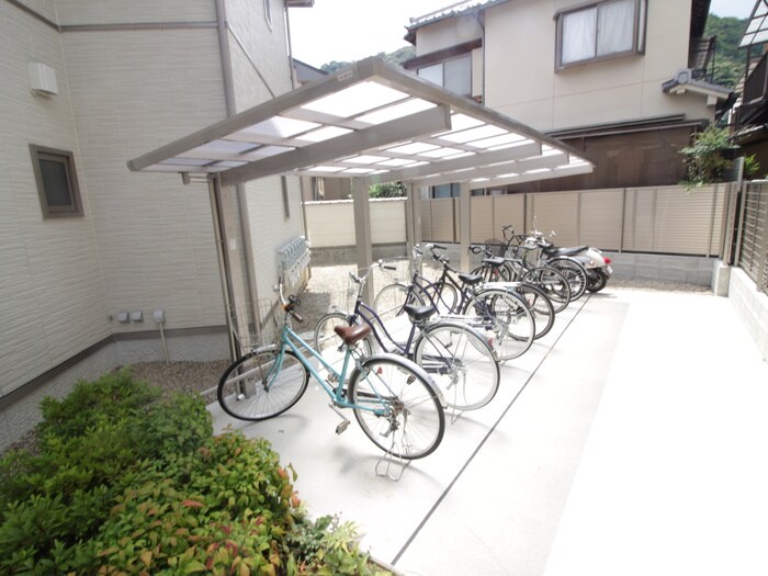 物件外観写真3　(駐輪場)