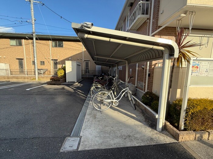 物件外観写真2　(駐輪場)