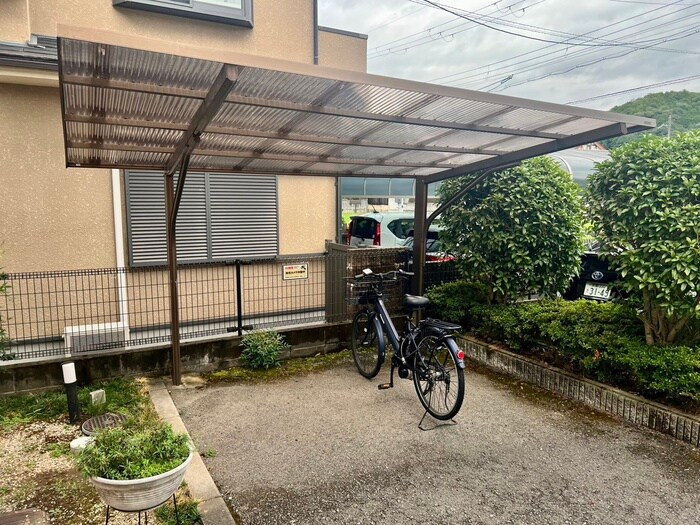物件外観写真3　(駐輪場)