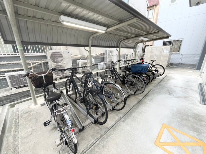物件外観写真3　(駐輪場)