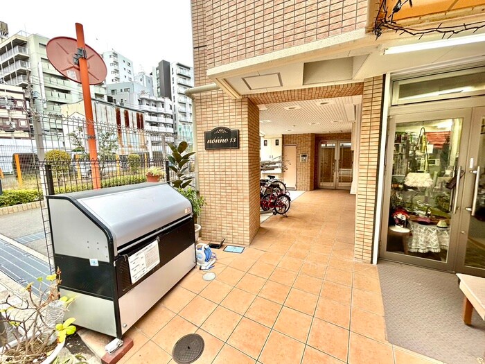 物件外観写真2　(エントランス部分)