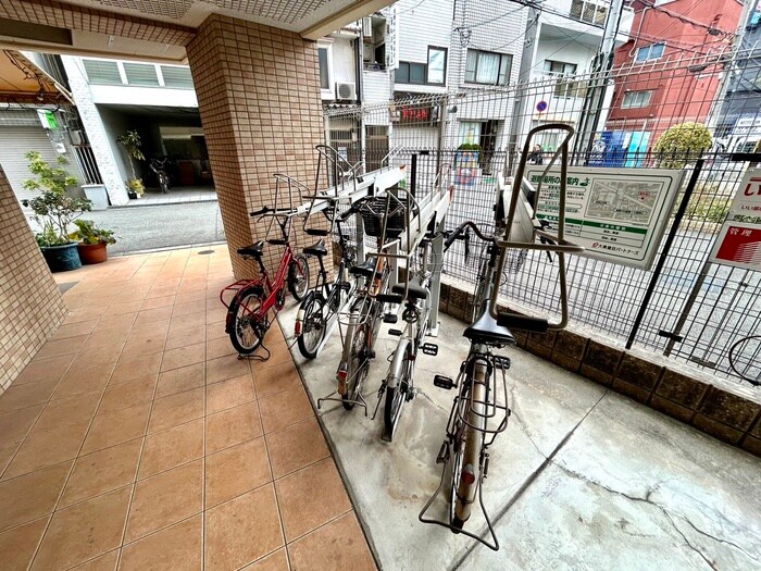 物件外観写真4　(駐輪場)