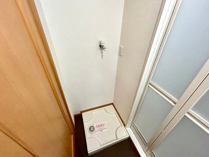 物件内観写真12　(洗濯機置場)