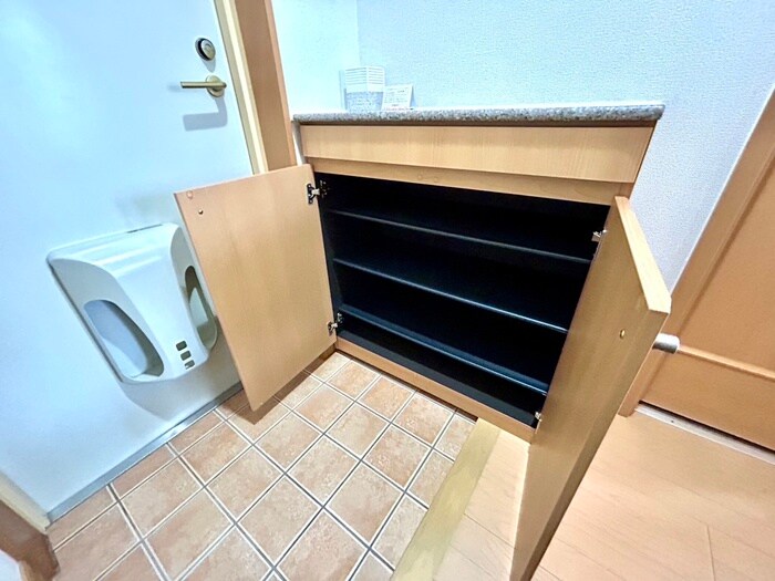 物件内観写真18　(靴箱)