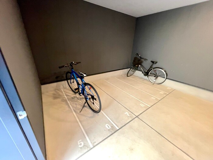 物件外観写真4　(駐輪場)
