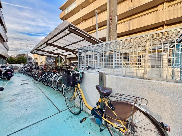 物件外観写真5　(駐輪場)
