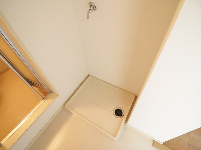 物件内観写真12　(洗濯機置場)