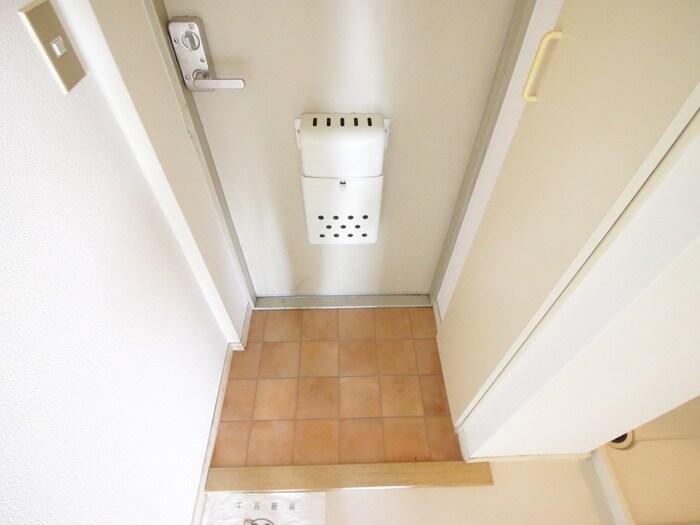 物件内観写真18　(玄関)