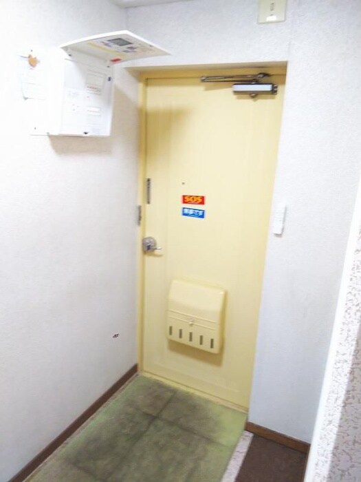 物件内観写真8　(玄関)