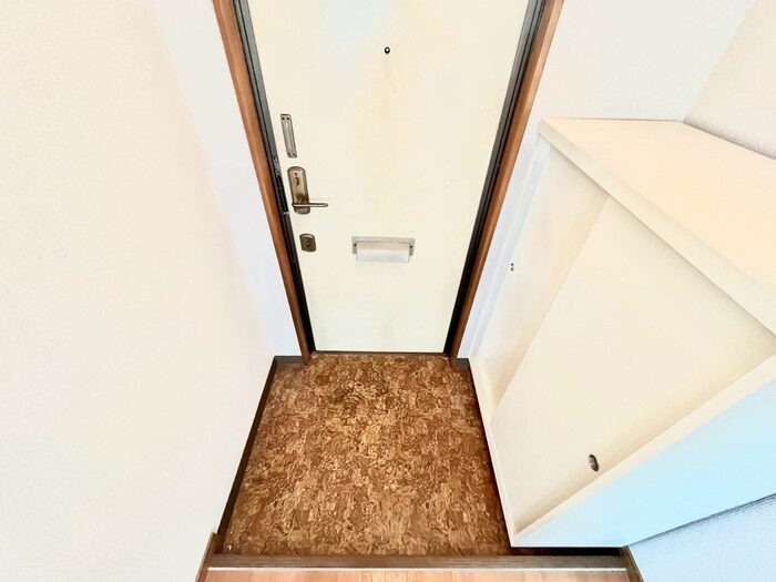 物件内観写真11　(玄関)