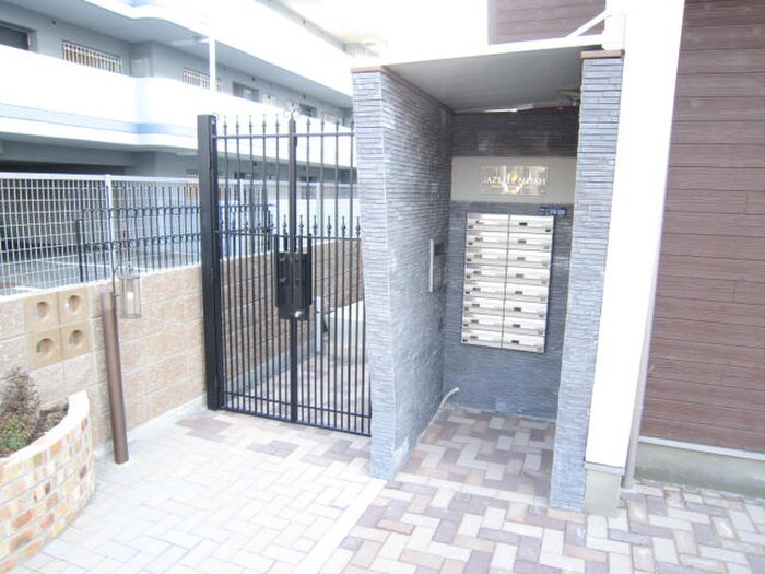 物件外観写真2　(エントランス部分)