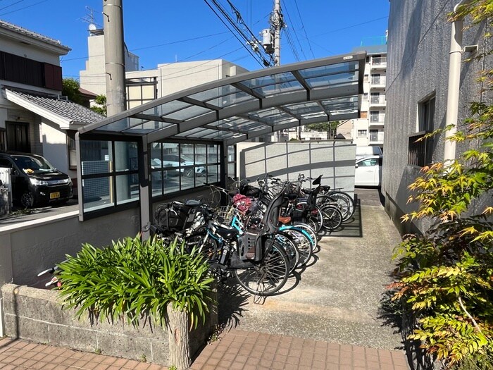 物件外観写真2　(駐輪場)
