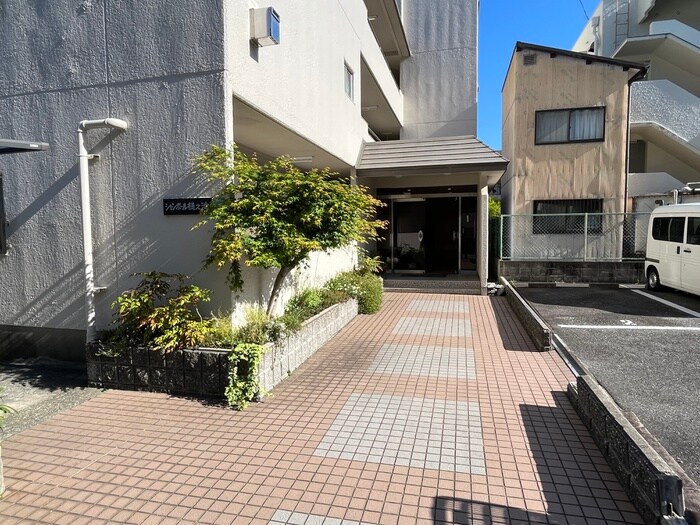 物件外観写真5　(エントランス部分)