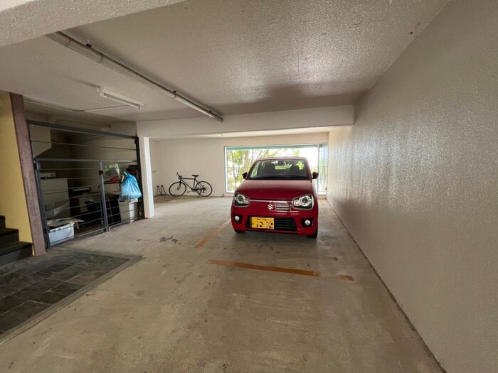 物件外観写真6　(駐車場)