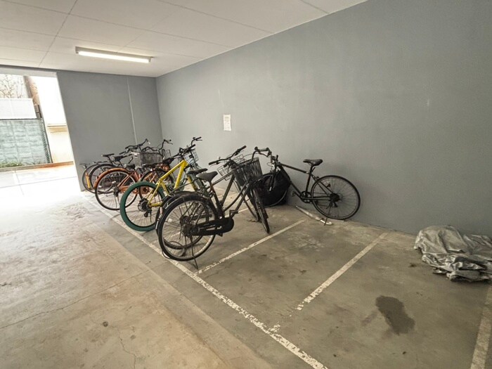 物件外観写真6　(駐輪場)