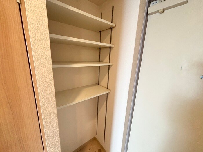 物件内観写真11　(靴箱)