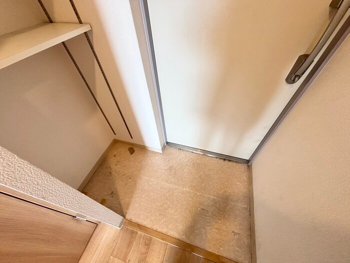 物件内観写真18　(玄関)