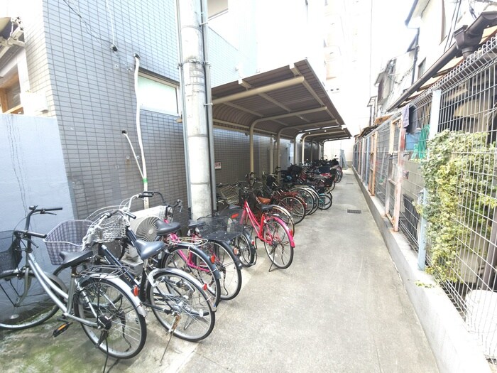 物件外観写真4　(駐輪場)