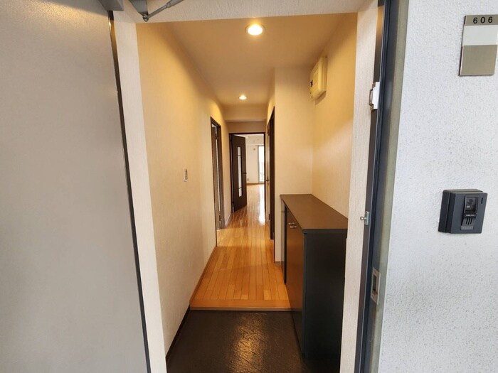 物件内観写真13　(玄関)