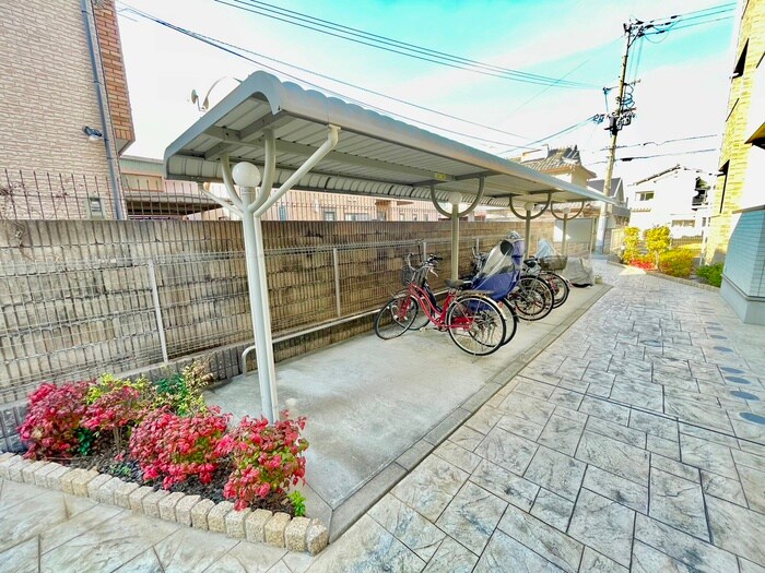 物件外観写真4　(駐輪場)