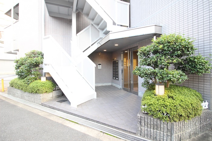 物件外観写真2　(エントランス部分)