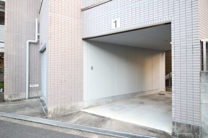 物件外観写真5　(駐車場)