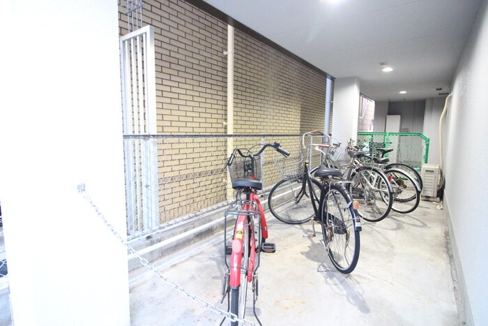 物件外観写真6　(駐輪場)
