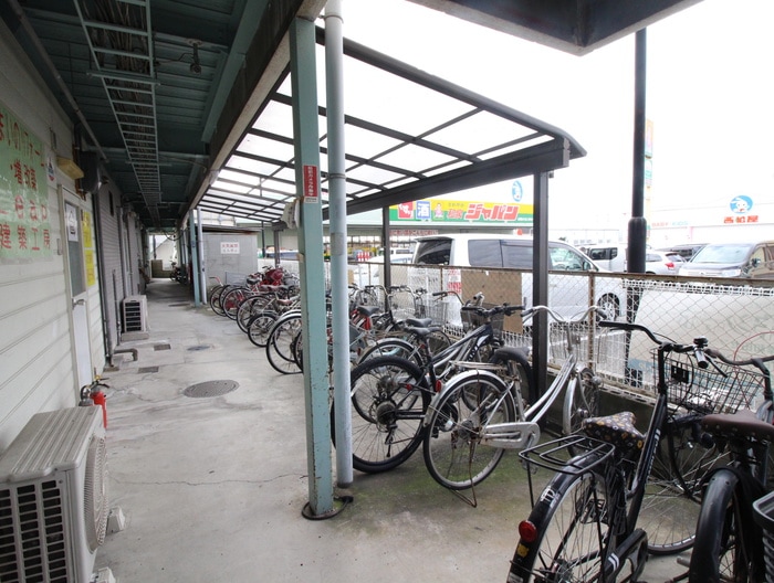 物件外観写真5　(駐輪場)