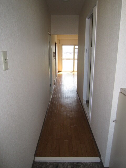 物件内観写真16　(玄関)