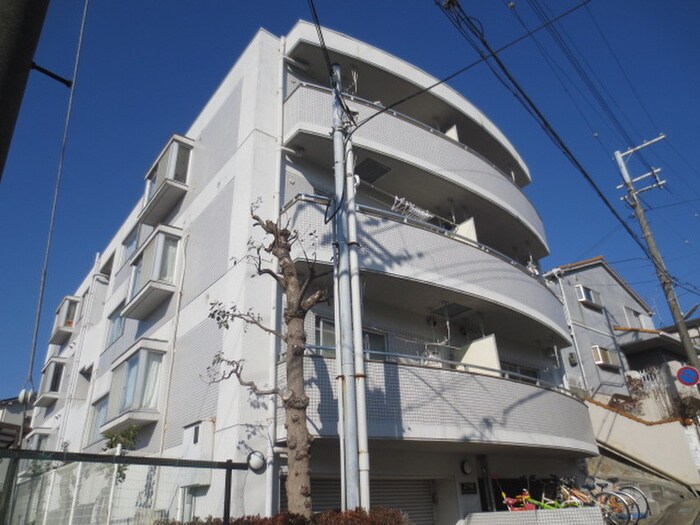 物件外観写真4　(エントランス部分)