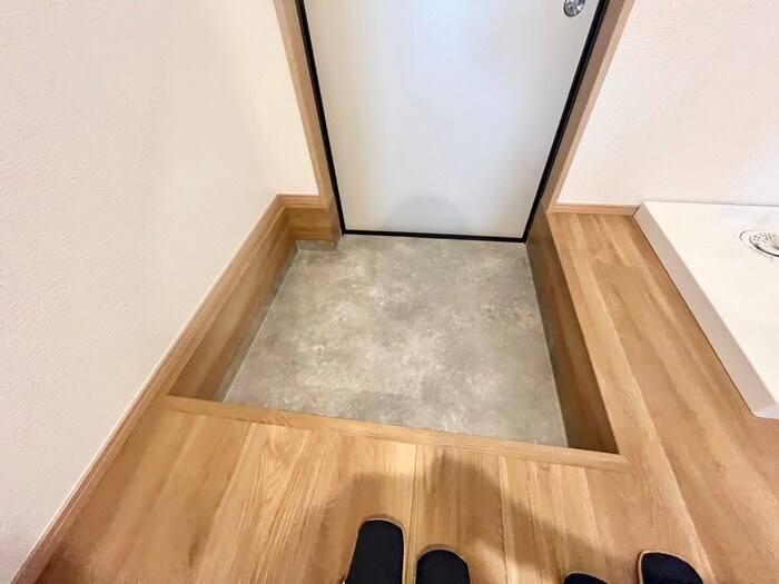 物件内観写真5　(玄関)