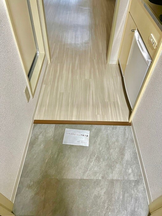 物件内観写真7　(玄関)