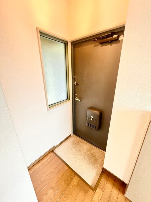 物件内観写真16　(玄関)