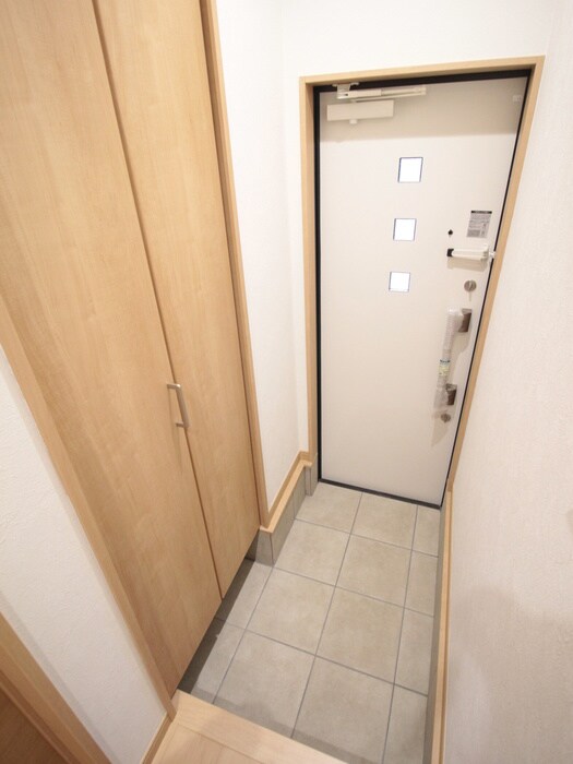 物件内観写真7　(玄関)