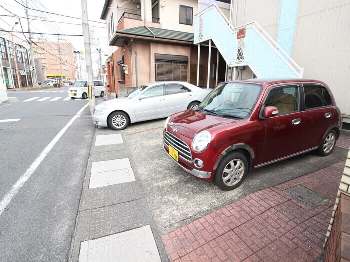 物件外観写真2　(駐車場)