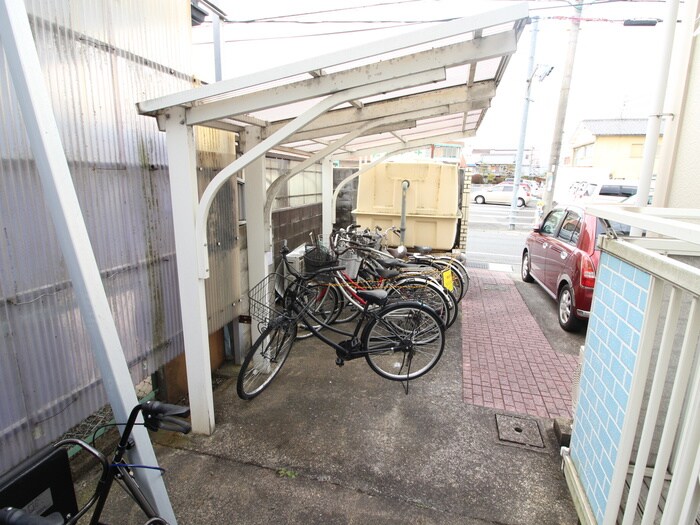 物件外観写真3　(駐輪場)