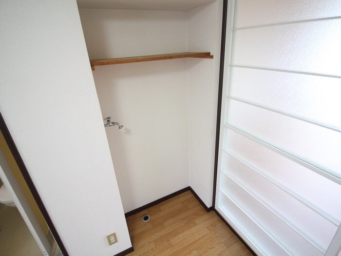 物件内観写真10　(洗濯機置場)